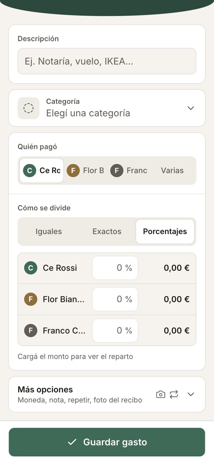 The split set to percentages for the three members, and the Más opciones row for currency, note, repeat and receipt photo.