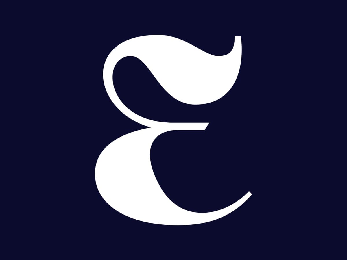 The Etérea monogram, a white E on navy.